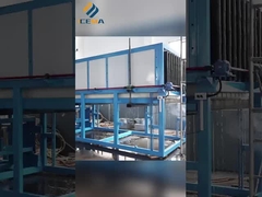 آلة الكتل الجليدية في الجليد