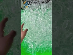 آلة ثلج أنبوبية كبيرة قيد التشغيل