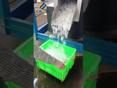 آلة ثلج أنبوبية بقيمة 10 أطنان قيد التشغيل